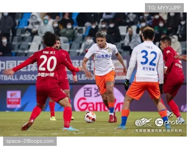 【2026年4月中超联赛·赛后·战报上海海港3-1力克山东泰山登顶积分榜,武磊攻入赛季第8球