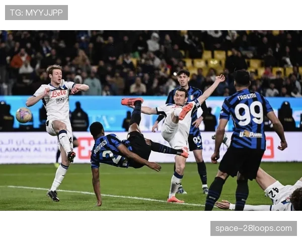 球员专访:国米前锋图拉姆谈论他与邓弗里斯在右路的默契如何形成