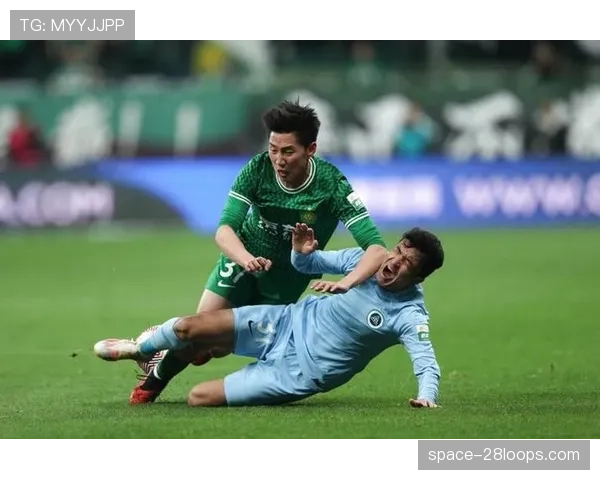 罗马3-4-2-1体系强调高位压迫与边路进攻